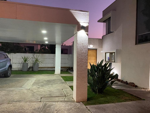 Venta Casa O 5D en suite Walk-in cl&oacute;set 5B 4E 1B Chicureo - Colina