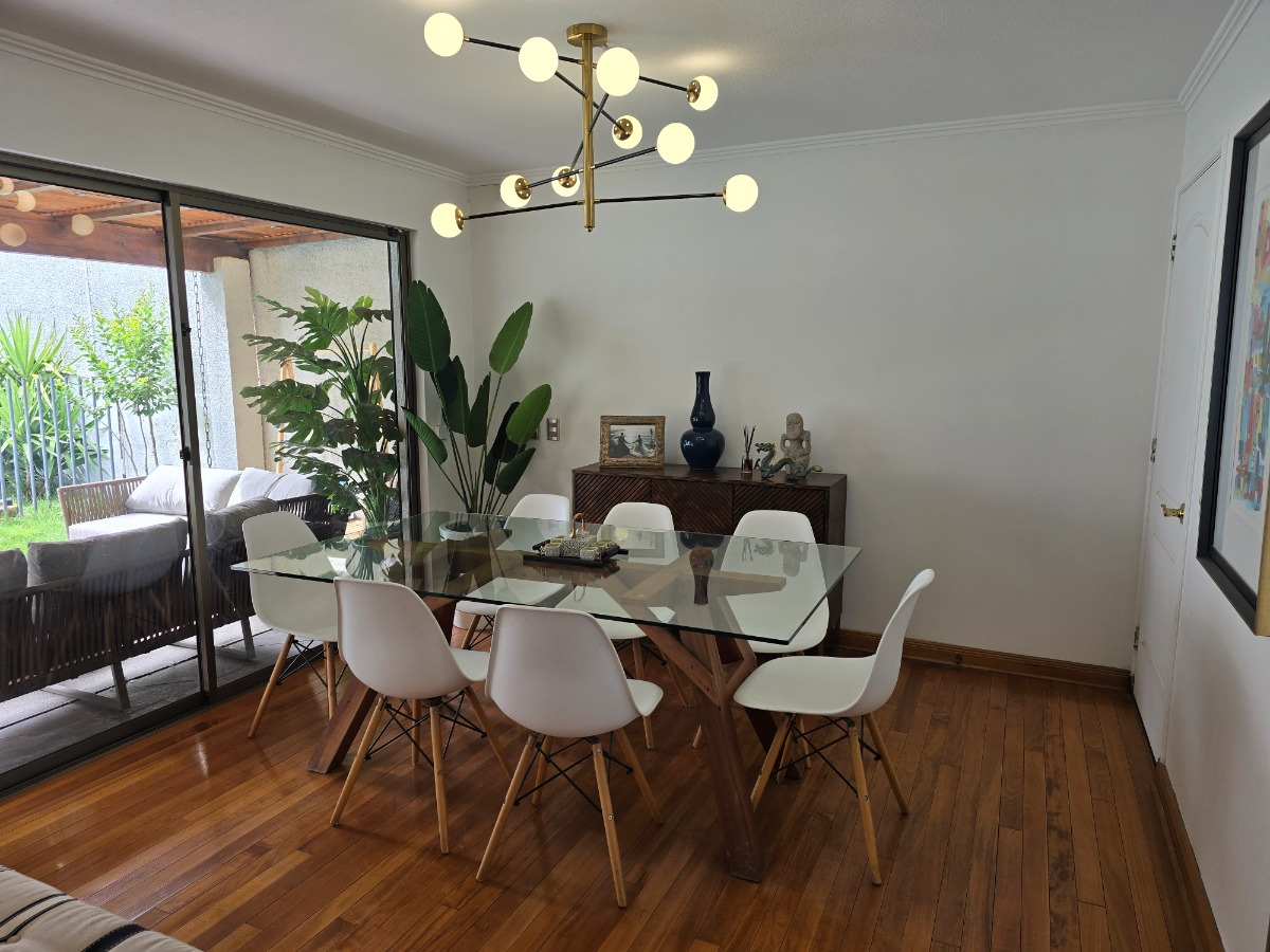Venta Casa P 5D en suite 4B 2E 2Bd San Carlos de Apoquindo - Las Condes