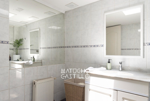 Venta Casa NOSP 4D en suite Walk-in cl&oacute;set 4B 2E 1B Carlos Ossand&oacute;n - La Reina