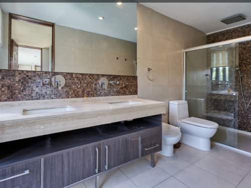 Venta Casa SO 5D en suite Walk-in cl&oacute;set 5B 3E 1B Chicureo - Colina