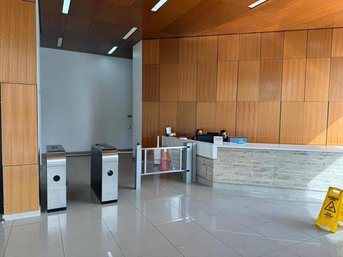 Arriendo Oficina 2B 5E Los Dominicos - Las Condes