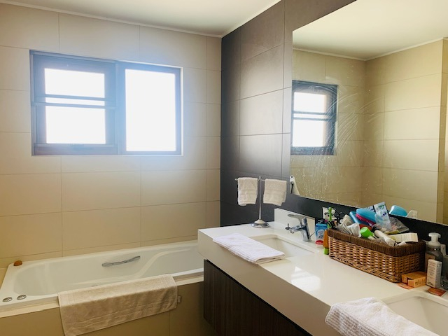 Venta Casa NOSP 4D en suite Walk-in cl&oacute;set 4B 6E 1Bd Chicureo - Colina