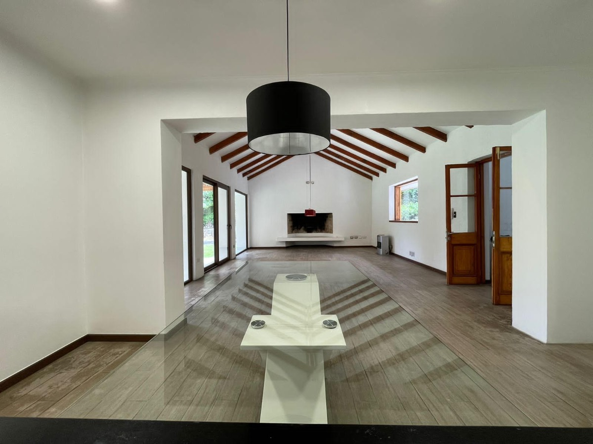 Venta Casa SO 4D en suite Walk-in cl&oacute;set 5B 4E 2Bd Camino a Farellones - Lo Barnechea