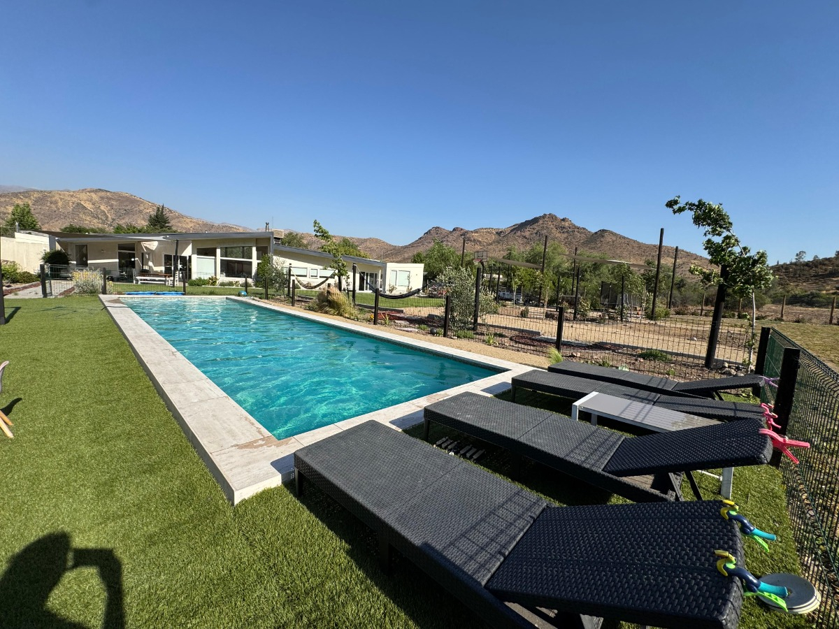 Venta Casa O 4D en suite Walk-in cl&oacute;set 4B 4E 1Bd Chicureo - Colina