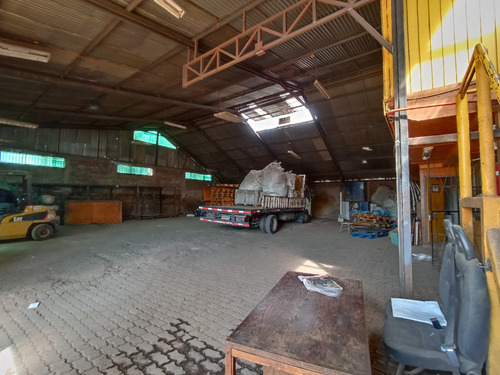  Galp&oacute;n Industrial Con Oficinas Administrativas En La Granja