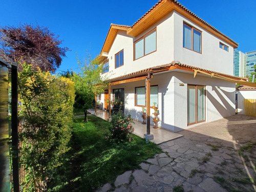 Arriendo Casa NOSP 4D Walk-in cl&oacute;set 3B 2E 1B Estoril - Las Condes