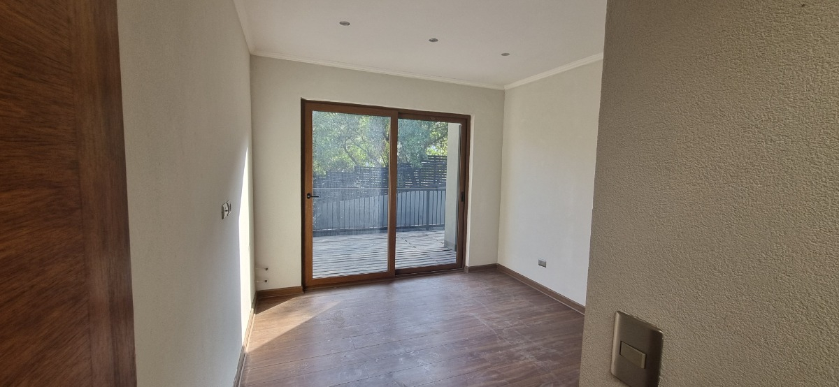 Venta Casa O 4D en suite Walk-in cl&oacute;set 4B 4E 1Bd Chicureo - Colina