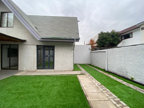 Arriendo Casa NO 3D 2B 2E Los Dominicos - Las Condes