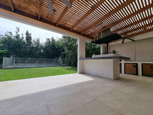 Venta Casa 5D en suite Walk-in cl&oacute;set 5B 4E 1B Chicureo - Colina