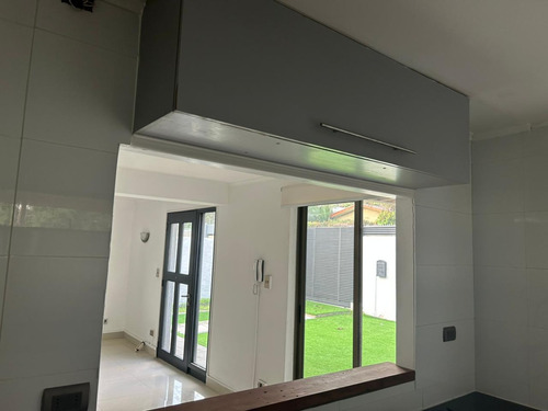 Arriendo Casa NO 3D 2B 2E Los Dominicos - Las Condes