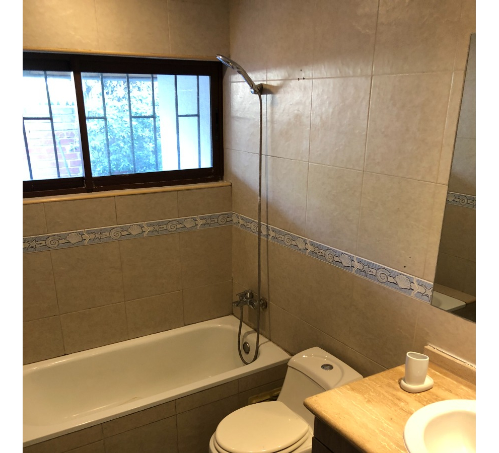 Venta Casa NOSP 5D en suite Walk-in cl&oacute;set 4B 3E Carlos Ossand&oacute;n - La Reina