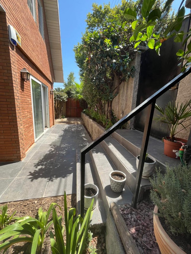 Arriendo Casa NO 2D 1B 2E Los Dominicos - Las Condes