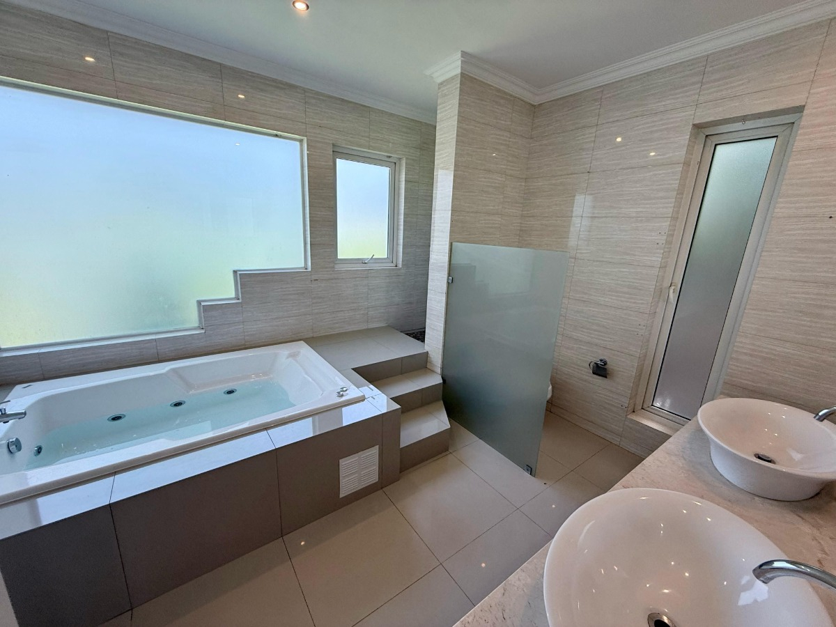 Venta Casa NP 4D en suite Walk-in cl&oacute;set 4B 5E 2Bd Chicureo - Colina