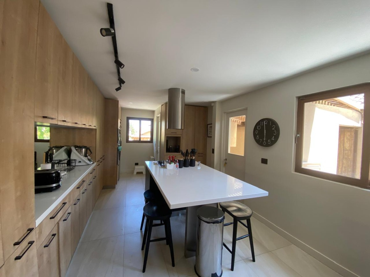 Arriendo Casa O 3D en suite Walk-in cl&oacute;set 4B 2E 1Bd Chicureo - Colina