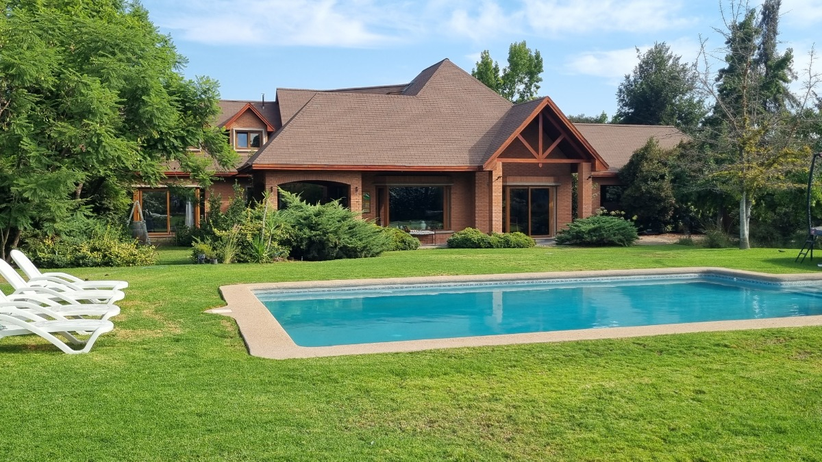 Venta Casa 5D en suite Walk-in cl&oacute;set 5B 5E 1Bd Chicureo - Colina