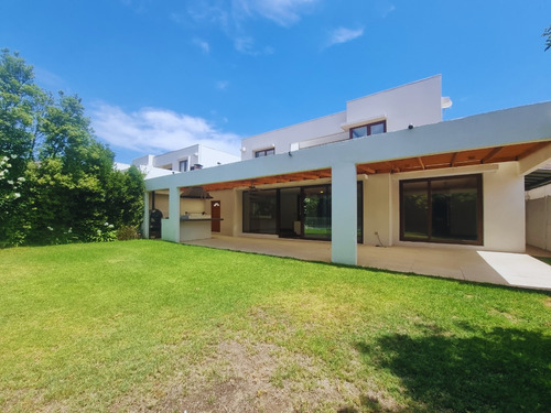 Venta Casa 5D en suite Walk-in cl&oacute;set 5B 4E 1B Chicureo - Colina