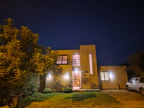 Arriendo Casa 4D en suite Walk-in cl&oacute;set 4B 3E Chicureo - Colina