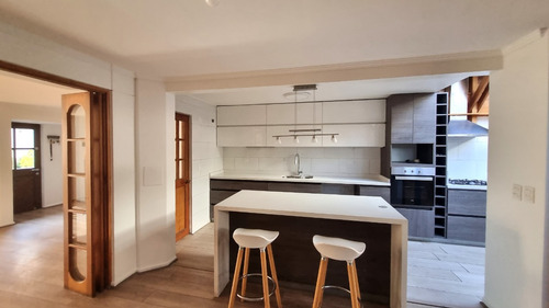 Arriendo Casa P 5D en suite Walk-in cl&oacute;set 4B 1E Carlos Ossand&oacute;n - La Reina