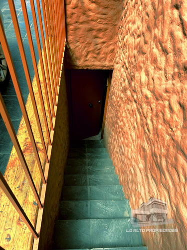 Venta Casa 5D en suite Walk-in cl&oacute;set 4B 4E 1B Metro Sim&oacute;n Bolivar - La Reina