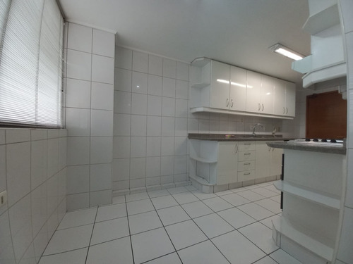 Arriendo Departamento 4D en suite Walk-in cl&oacute;set 3B 2E 1B Parque Bicentenario - Vitacura