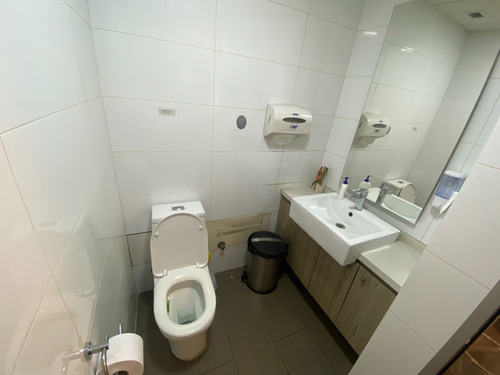 Arriendo Oficina SP 3B 4E 1B Metro Escuela Militar - Las Condes