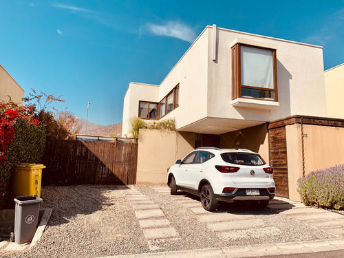 Venta Casa NP 4D en suite Walk-in cl&oacute;set 4B 2E Chicureo - Colina