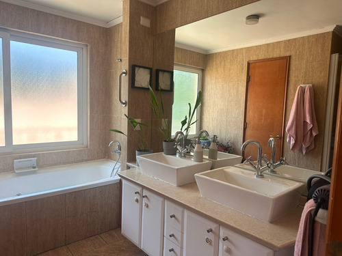 Venta Casa NOSP 6D en suite Walk-in cl&oacute;set 5B 2E El Array&aacute;n - Lo Barnechea