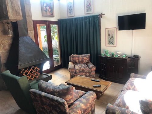 Venta Casa NO 5D 4B 2E 1B Estadio Croata - Vitacura