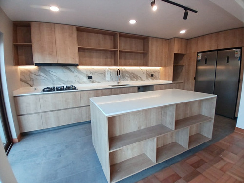 Venta Casa NO 5D en suite Walk-in cl&oacute;set 3B 2E 1B Estadio Croata - Vitacura