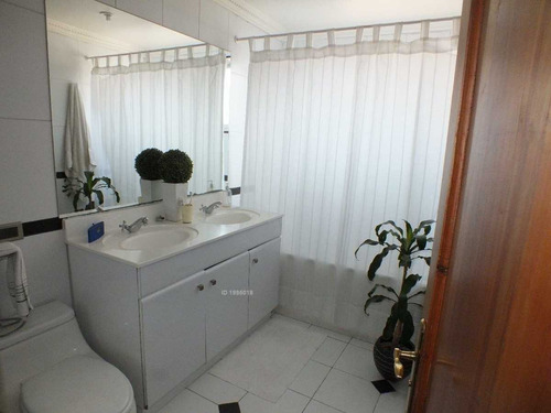 Venta Casa NO 4D Walk-in cl&oacute;set 2B 1E 1B Barrio El Golf - Las Condes