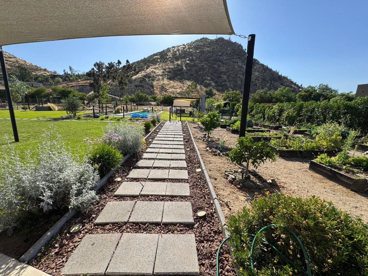 Venta Casa O 4D en suite Walk-in cl&oacute;set 4B 4E 1Bd Chicureo - Colina