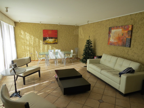 Arriendo Casa NP 4D en suite Walk-in cl&oacute;set 4B 2E 1B Carlos Ossand&oacute;n - La Reina