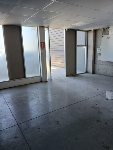 Moderna Bodega Con Oficina Y Showroom Frente A La Radial