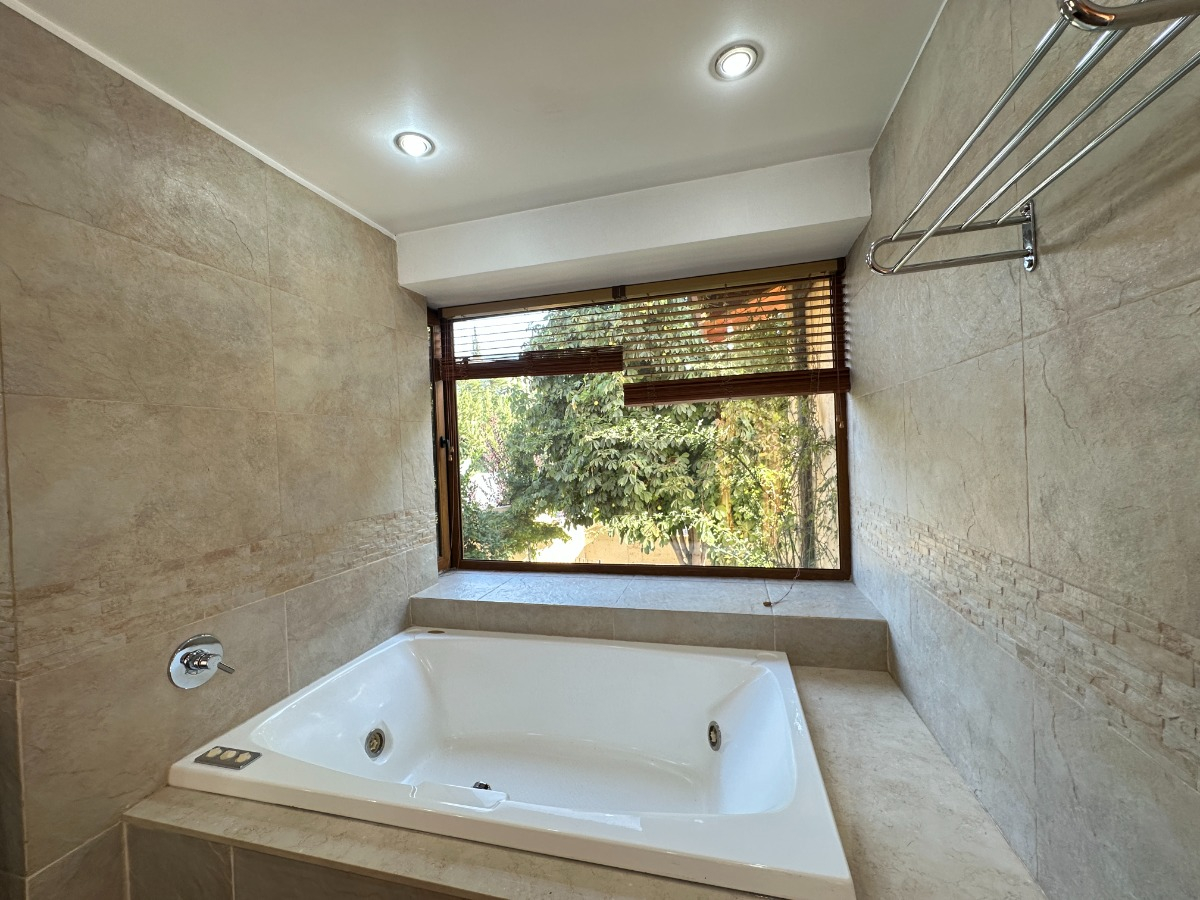 Venta Casa NO 5D en suite Walk-in cl&oacute;set 5B 5E 3Bd El Huinganal - Lo Barnechea