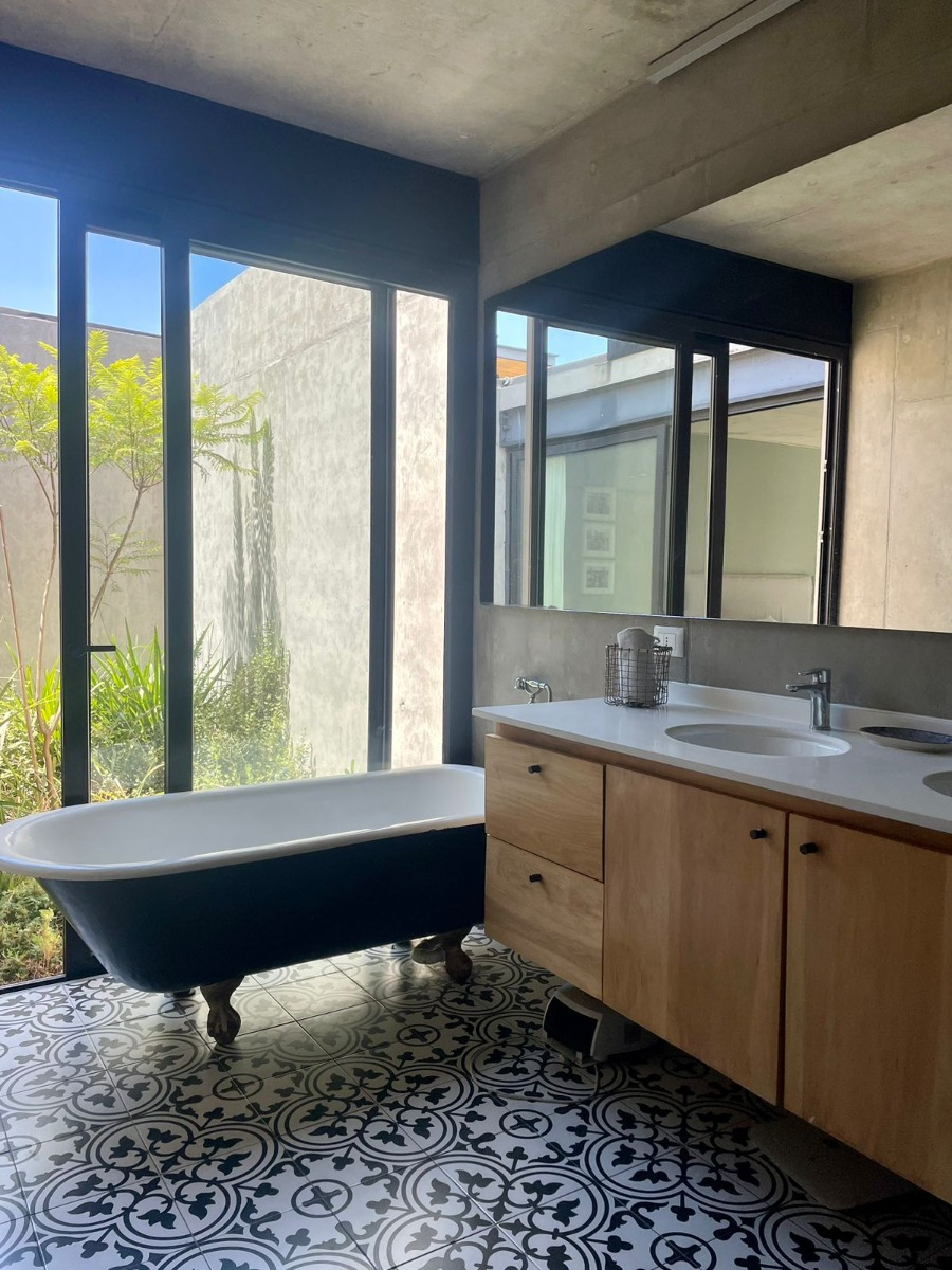 Venta Casa NO 5D en suite Walk-in cl&oacute;set 5B 3E 1Bd Los Dominicos - Las Condes