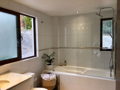 Venta Casa N 4D en suite Walk-in cl&oacute;set 4B 3E 1B Quinchamal&iacute; - Las Condes