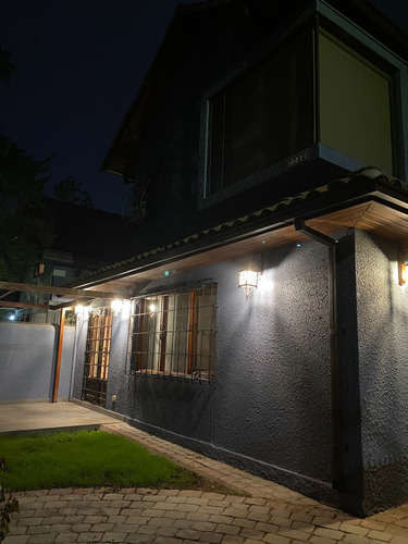 Arriendo Casa NP 3D 2B 2E 1B  - Las Condes