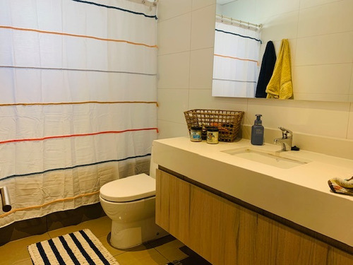 Venta Casa NOSP 4D en suite Walk-in cl&oacute;set 4B 6E 1B Chicureo - Colina