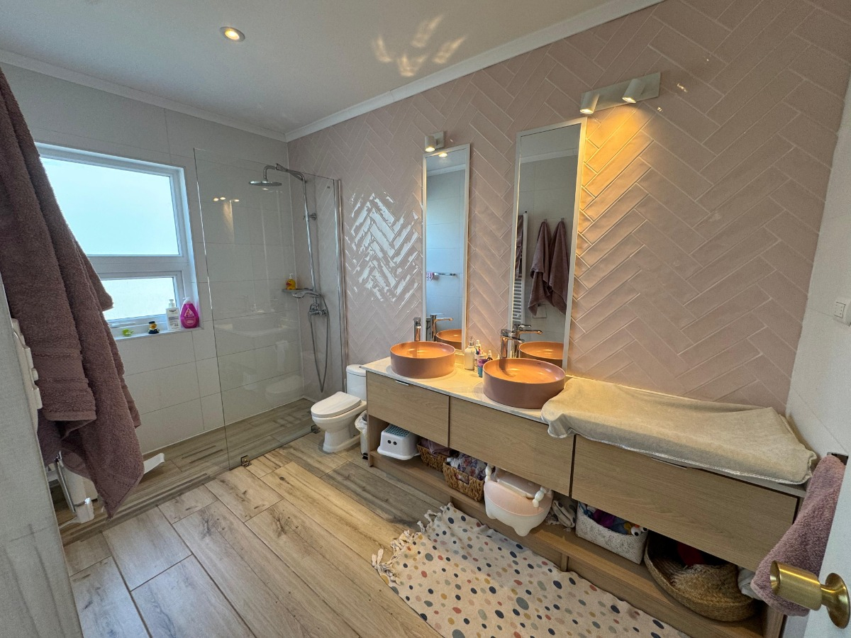 Venta Casa O 4D en suite Walk-in cl&oacute;set 4B 4E 1Bd Chicureo - Colina