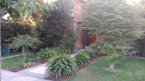 Venta Casa 5D en suite Walk-in cl&oacute;set 4B 2E 1B Chicureo - Colina