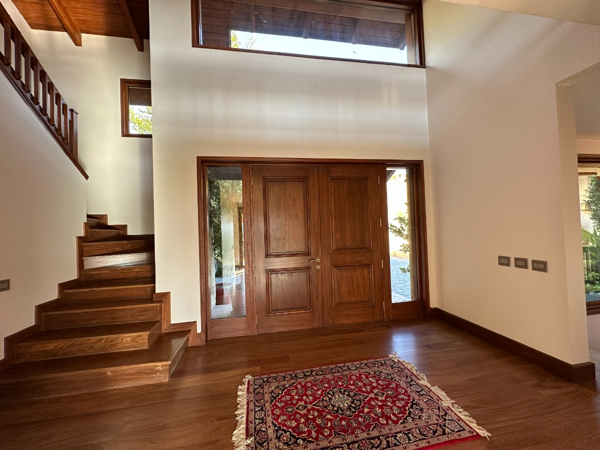 Venta Casa NO 5D en suite Walk-in cl&oacute;set 5B 5E 3Bd El Huinganal - Lo Barnechea