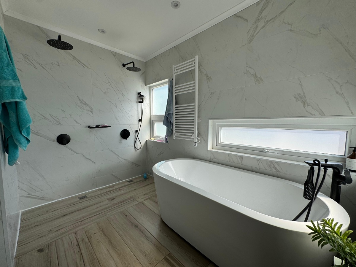 Venta Casa O 4D en suite Walk-in cl&oacute;set 4B 4E 1Bd Chicureo - Colina