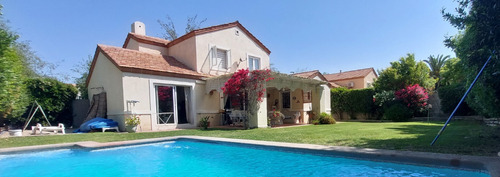 Venta Casa N 4D en suite Walk-in cl&oacute;set 4B 3E 1B Chicureo - Colina