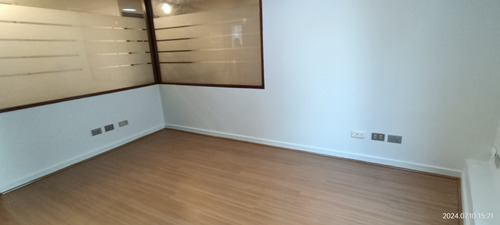 Arriendo Oficina 2B 1E Barrio El Golf - Las Condes