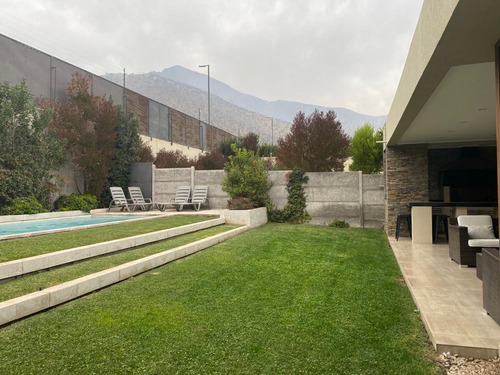 Venta Casa NOSP 6D en suite Walk-in cl&oacute;set 5B 4E 1B Chicureo - Colina