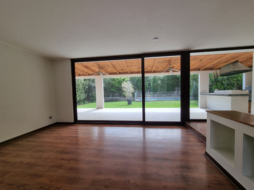 Venta Casa 5D en suite Walk-in cl&oacute;set 5B 4E 1B Chicureo - Colina