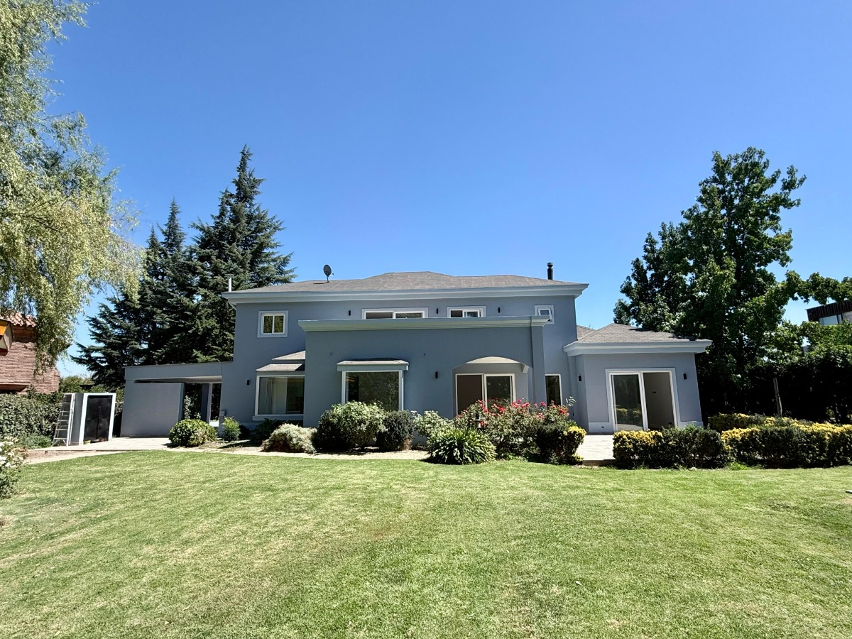 Venta Casa NP 4D en suite Walk-in cl&oacute;set 4B 5E 2Bd Chicureo - Colina