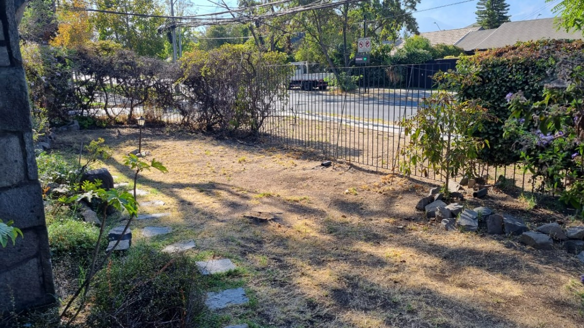 Venta Casa NO 3D 2B 2E Alto Las Condes - Las Condes