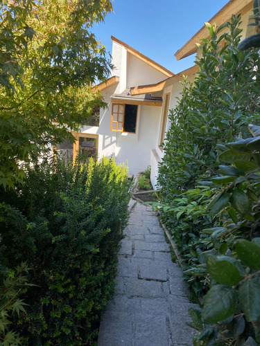 Venta Casa 5D Walk-in cl&oacute;set 4B 1E 1B Los Dominicos - Las Condes