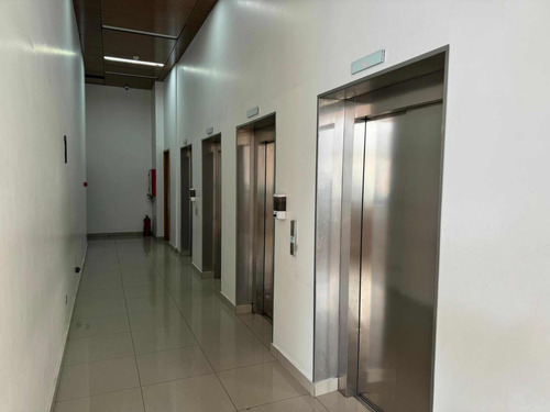 Arriendo Oficina 2B 5E Los Dominicos - Las Condes